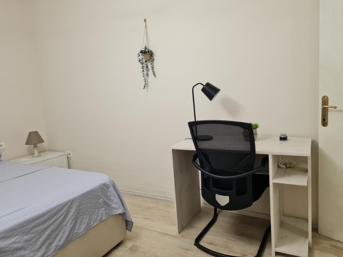 Downtown Boulevard Apartment With A Cute Balcony! Tirana Exterior foto